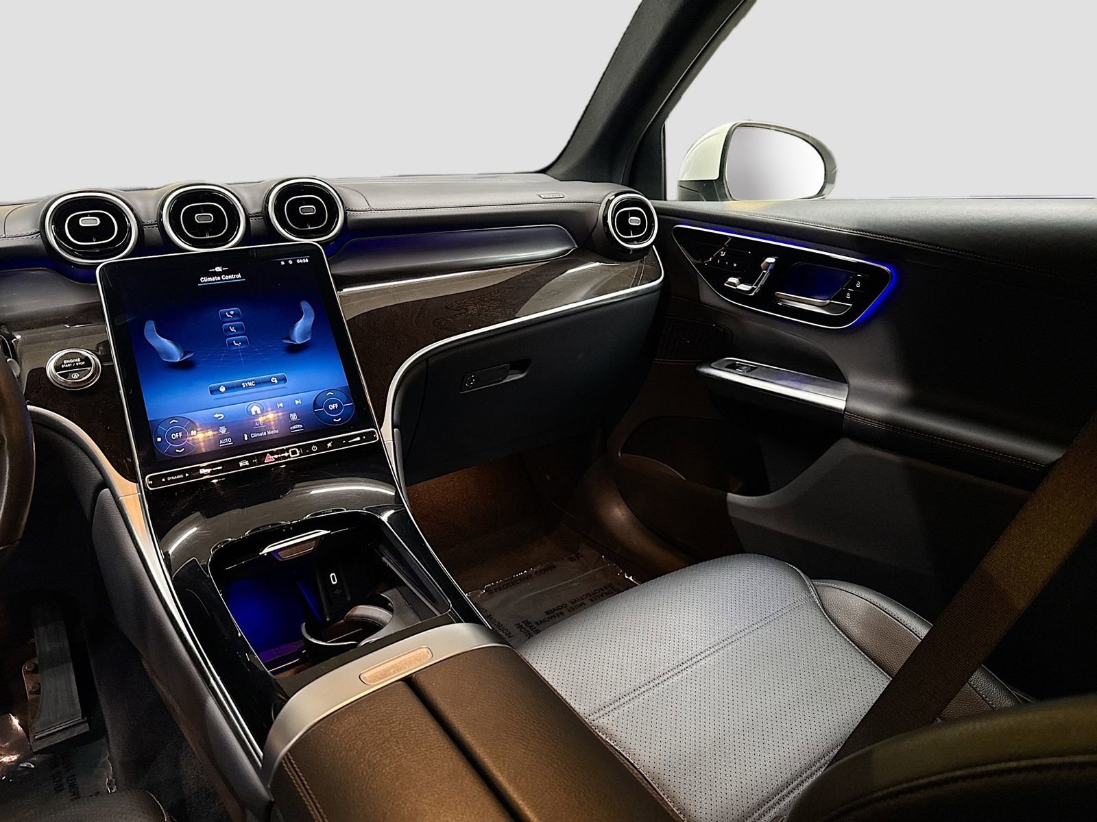 Used 2024 Mercedes-Benz GLC 300 4MATIC image 24