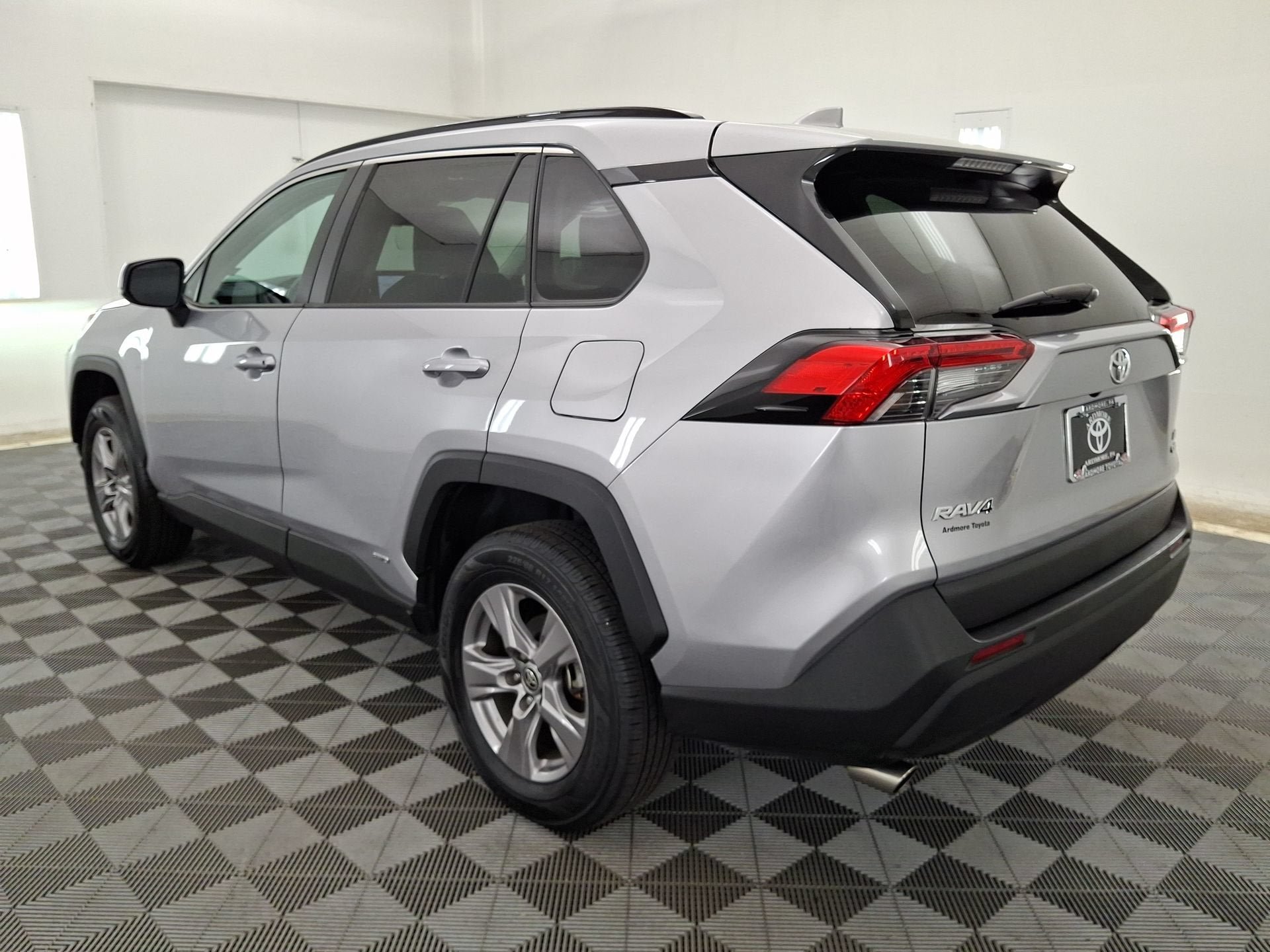 Used 2025 Toyota RAV4 LE AWD/4WD image 21