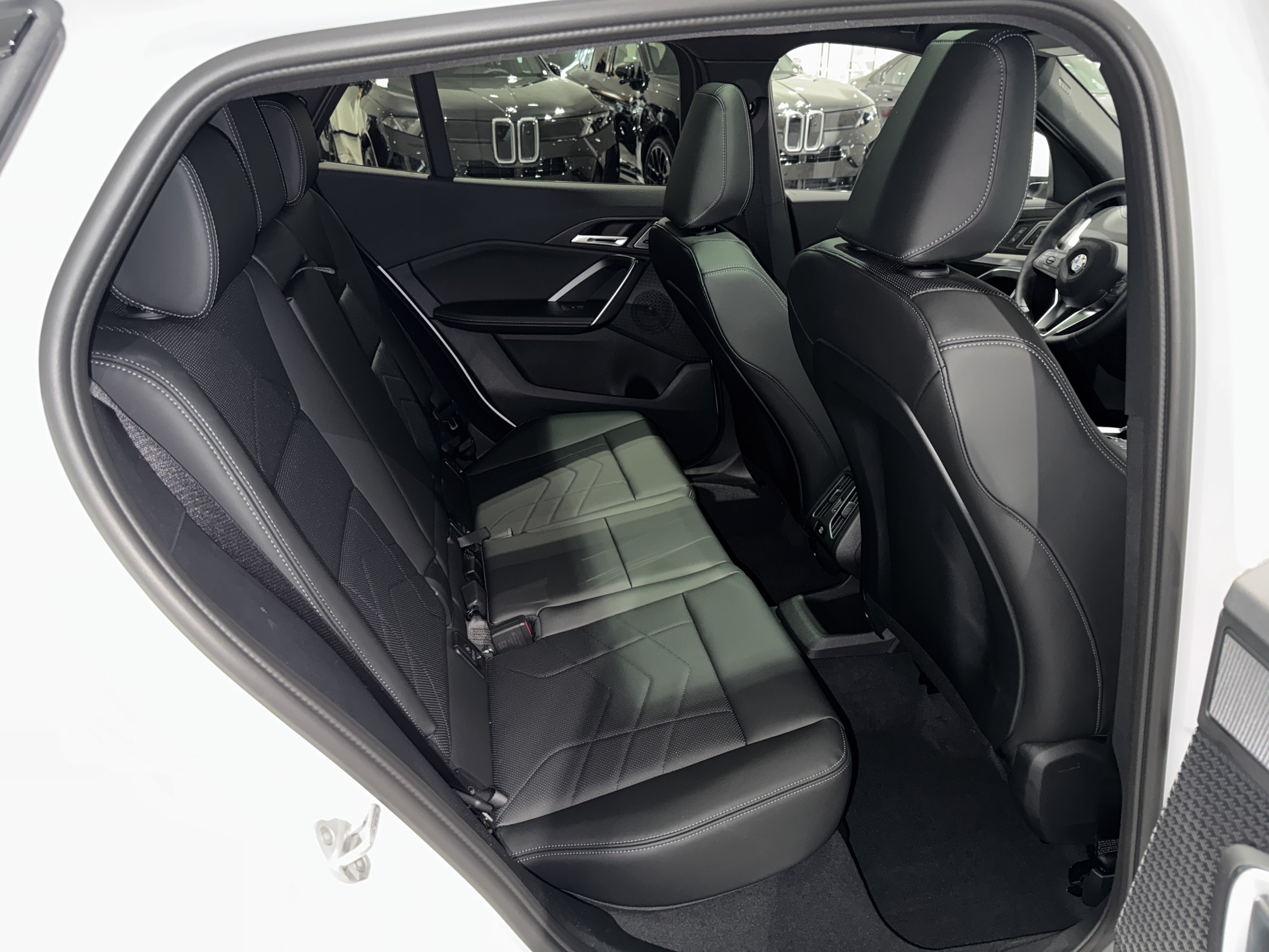 New 2027 BMW X2 xDrive28i AWD/4WD image 11