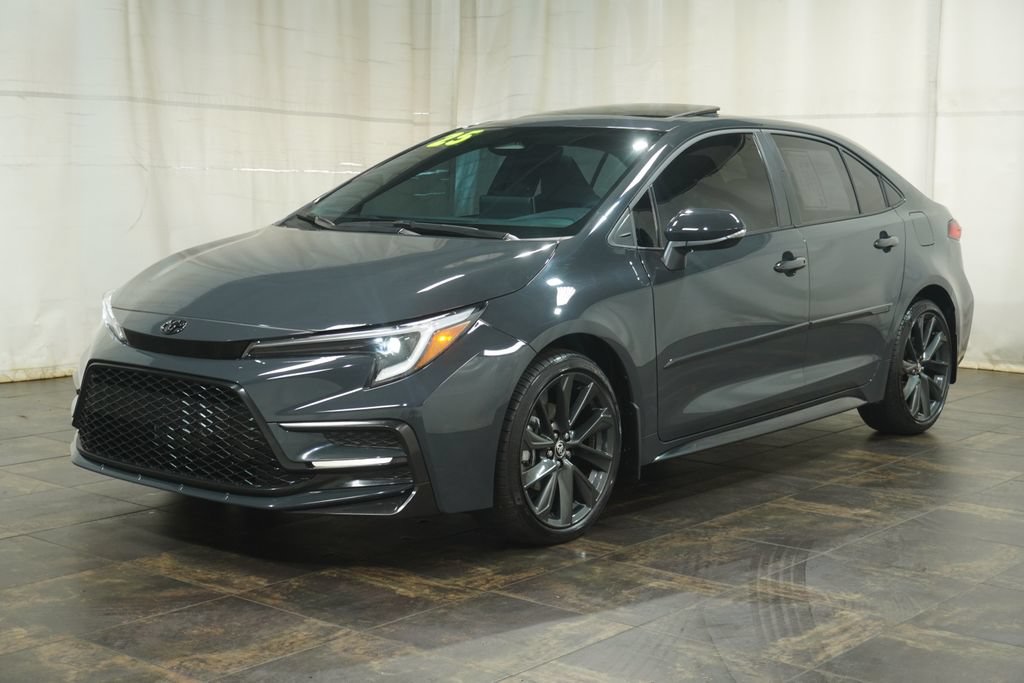 Used 2025 Toyota Corolla SE w/ SE Premium Package FWD image 2