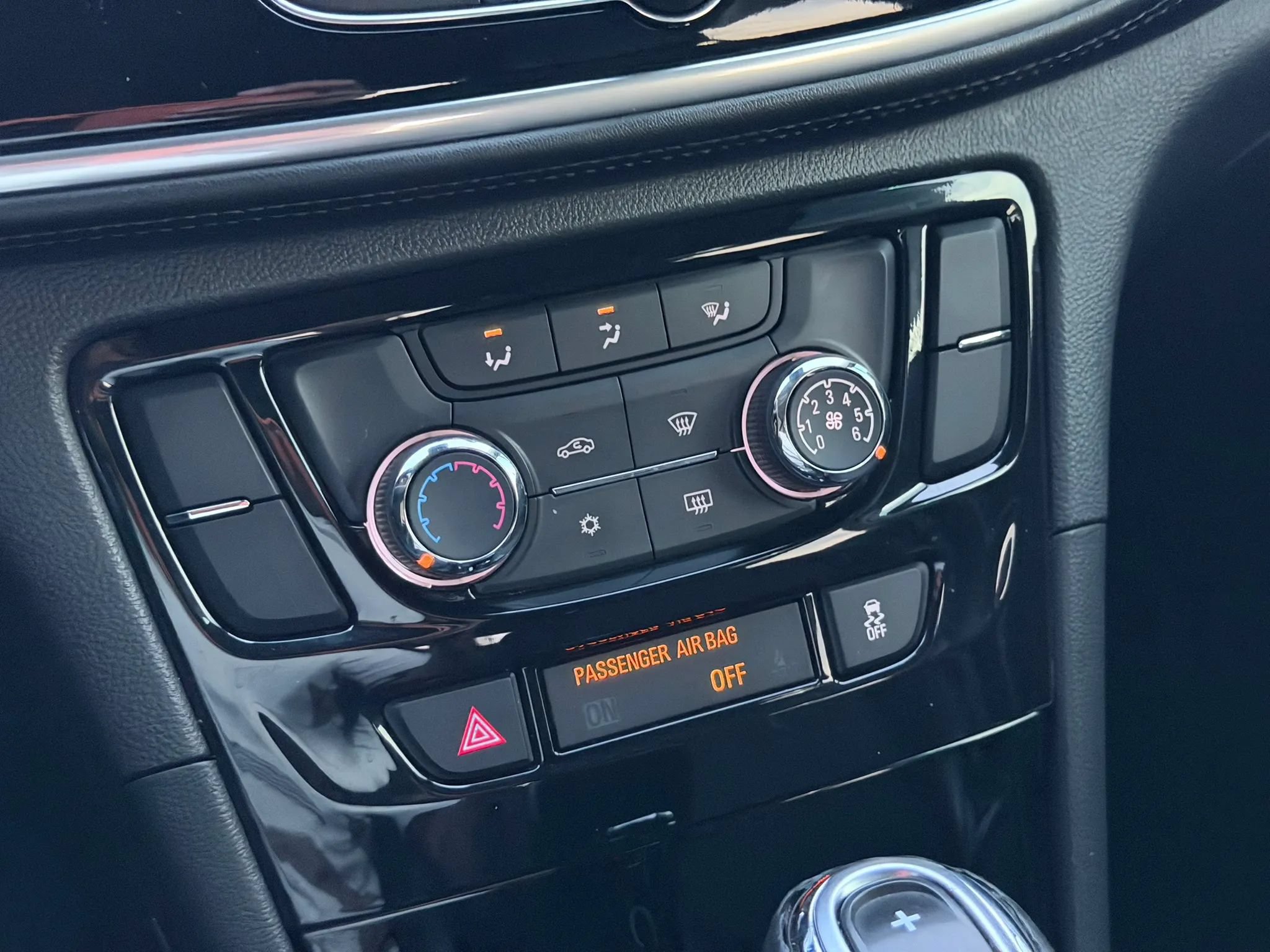 Used 2019 Buick Encore Preferred AWD/4WD image 41