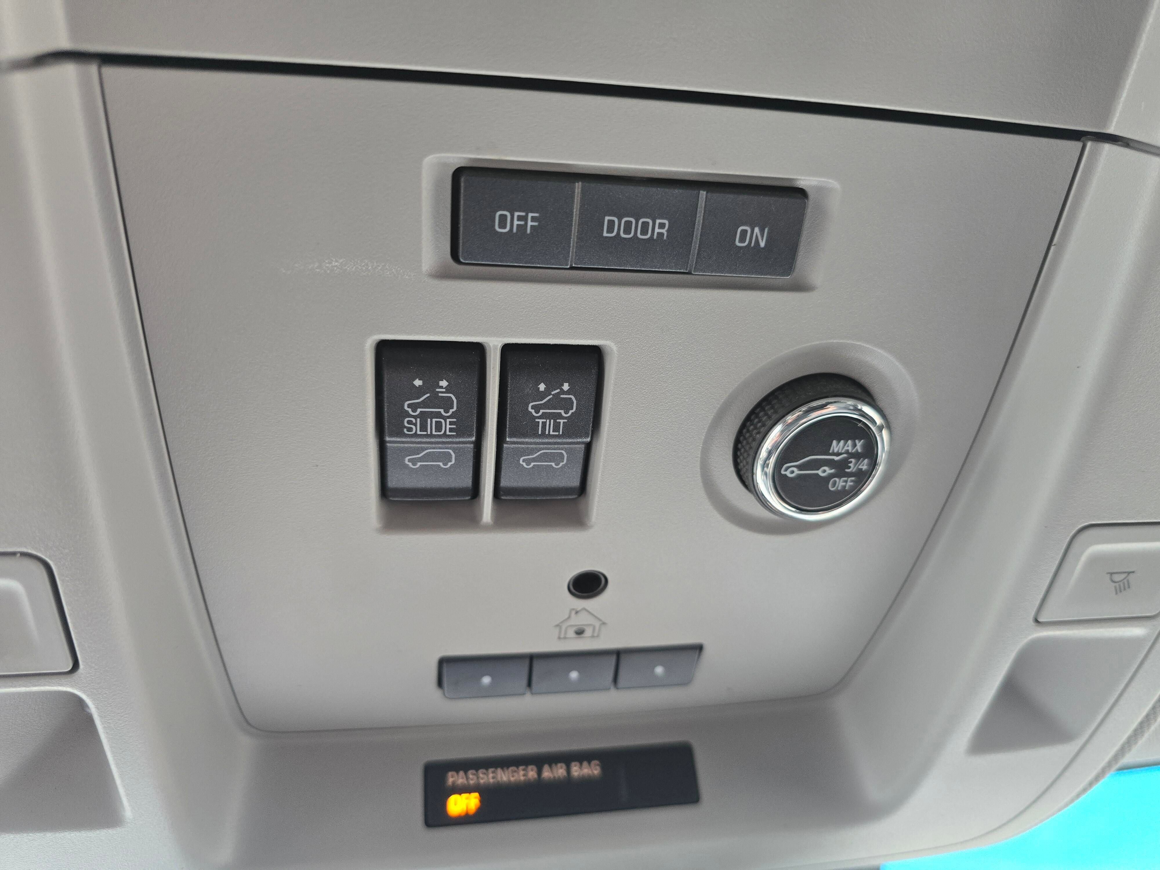 Used 2020 GMC Yukon XL Denali w/ Denali Premium Package image 23