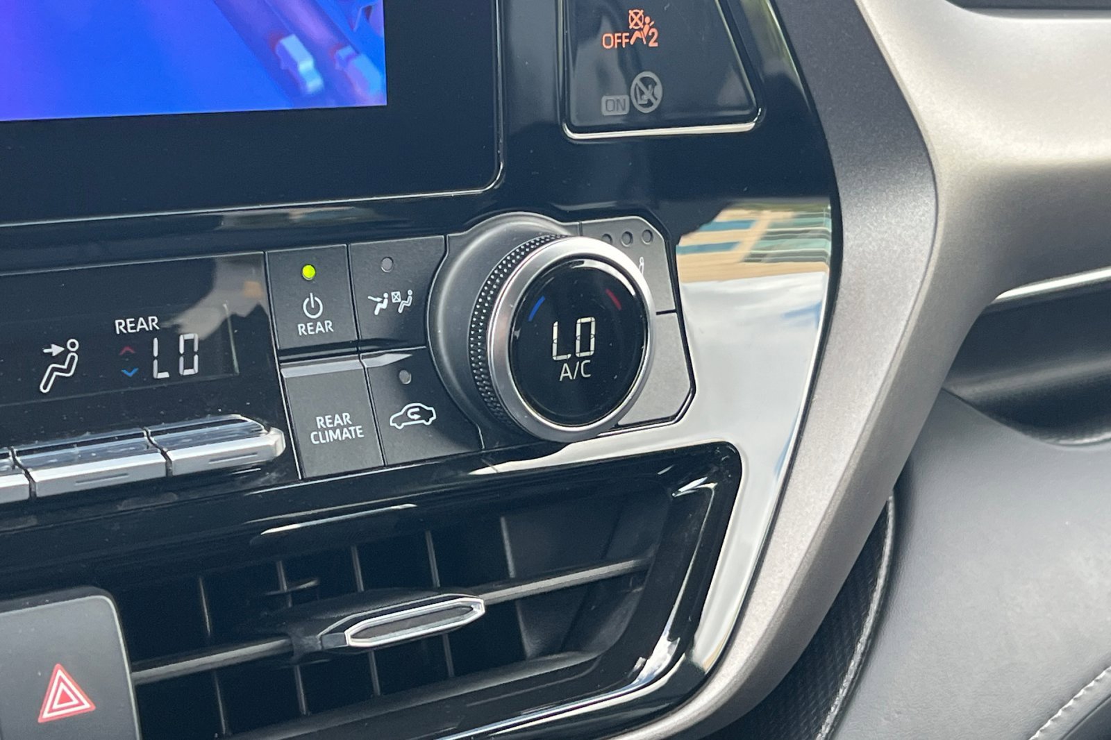 Used 2024 Toyota Highlander XLE image 30