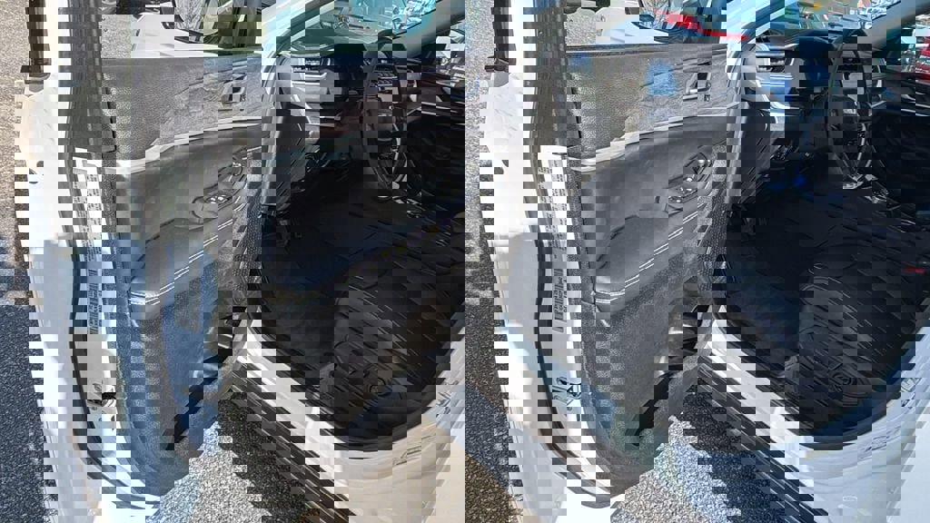 Used 2023 Jeep Grand Cherokee L Limited w/ Luxury Tech Group II image 11