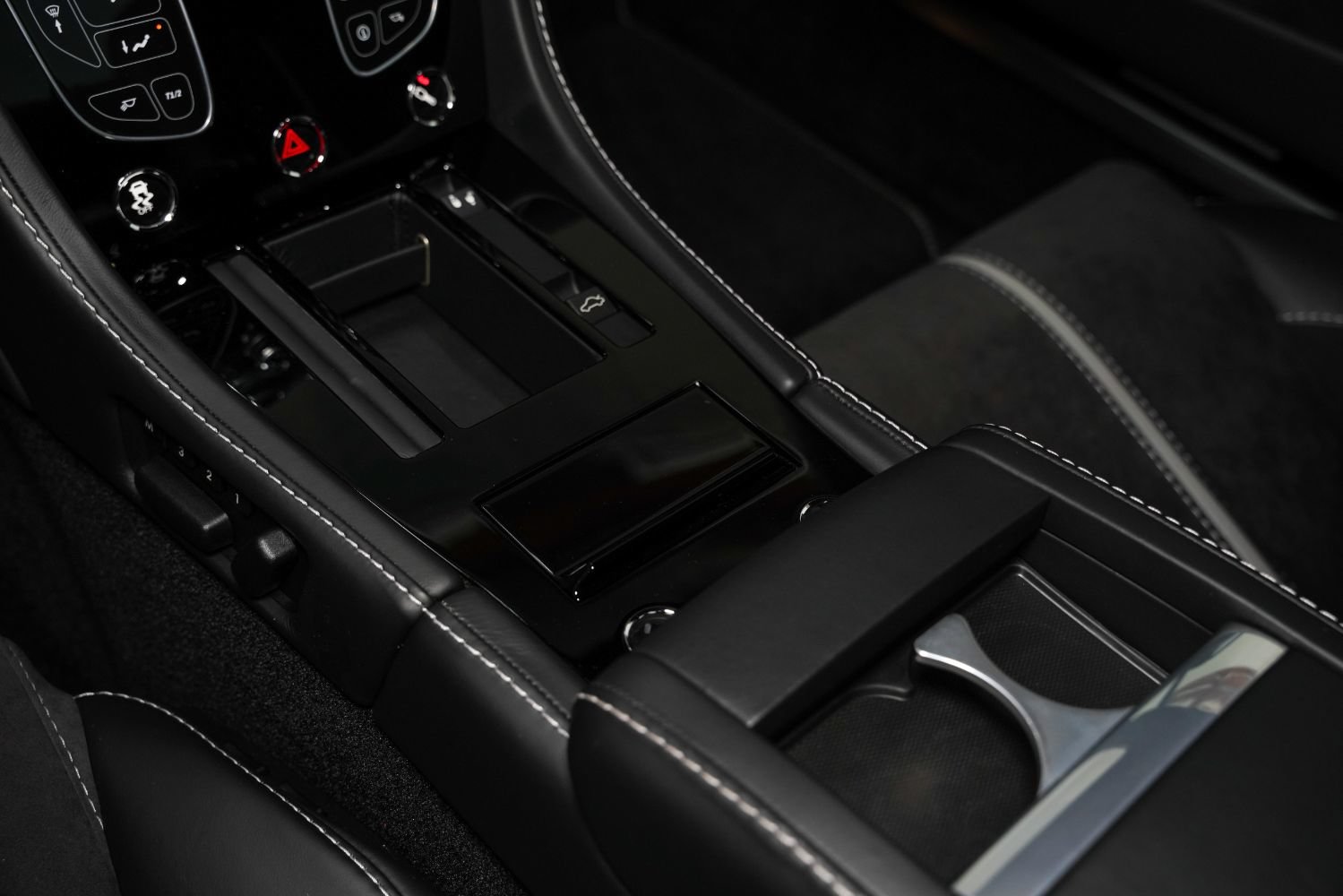 Used 2017 Aston Martin V12 Vantage S RWD image 41