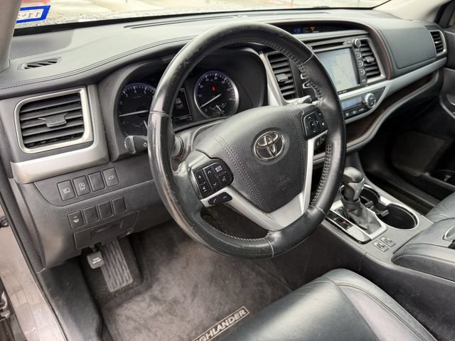 Used 2017 Toyota Highlander XLE FWD image 14
