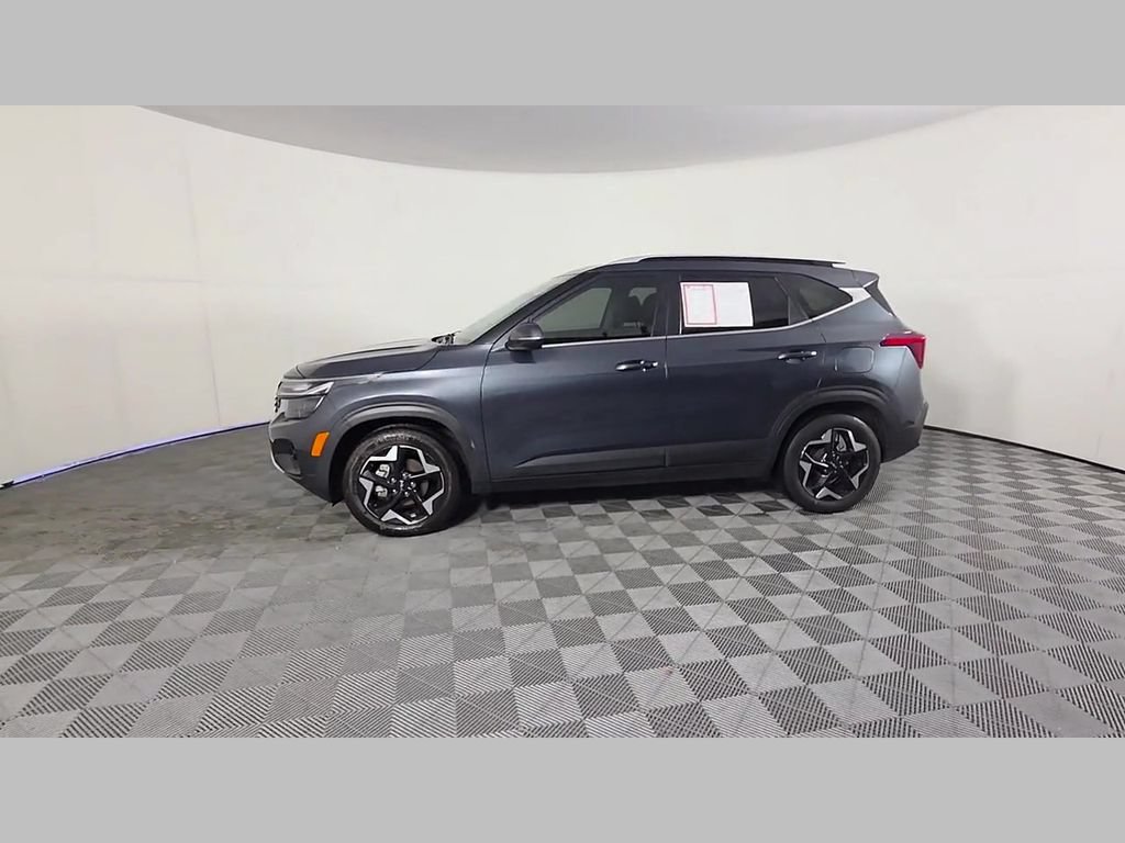 Used 2024 Kia Seltos EX FWD image 46