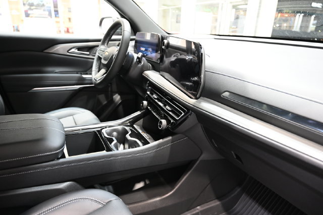 New 2027 Chevrolet Traverse LT w/ Driver Confidence Package FWD image 14