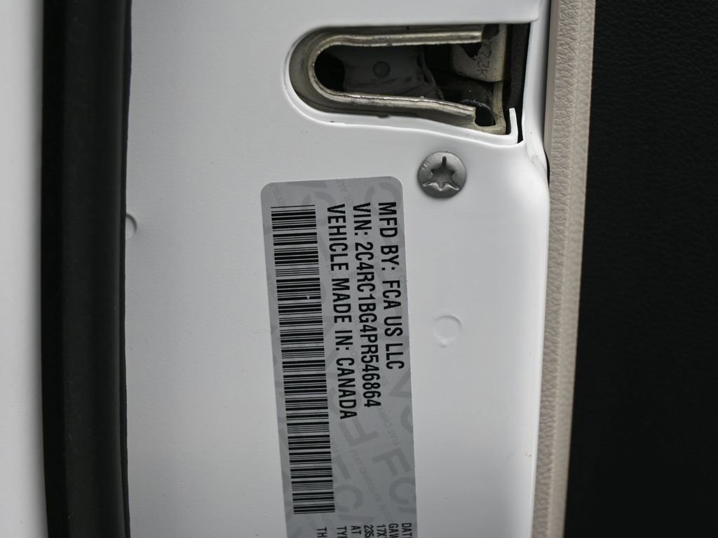 Used 2023 Chrysler Pacifica Touring-L image 19