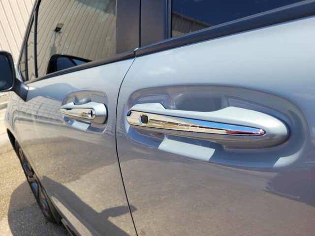 Used 2025 Toyota Sienna XSE FWD image 10