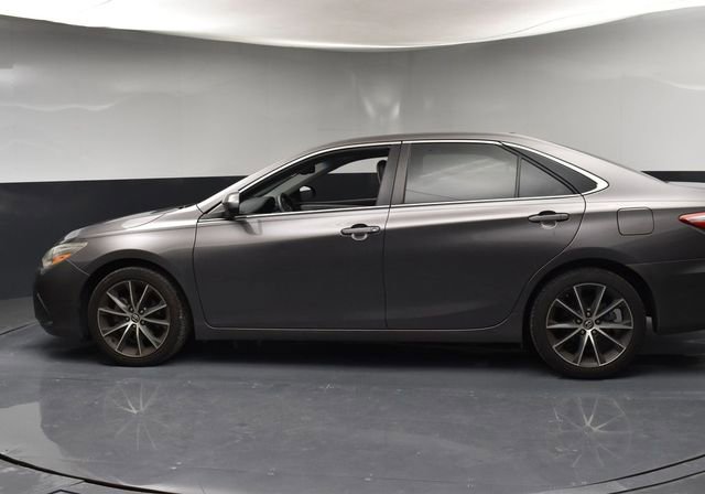 Used 2017 Toyota Camry XSE w/ Moonroof Package FWD image 5