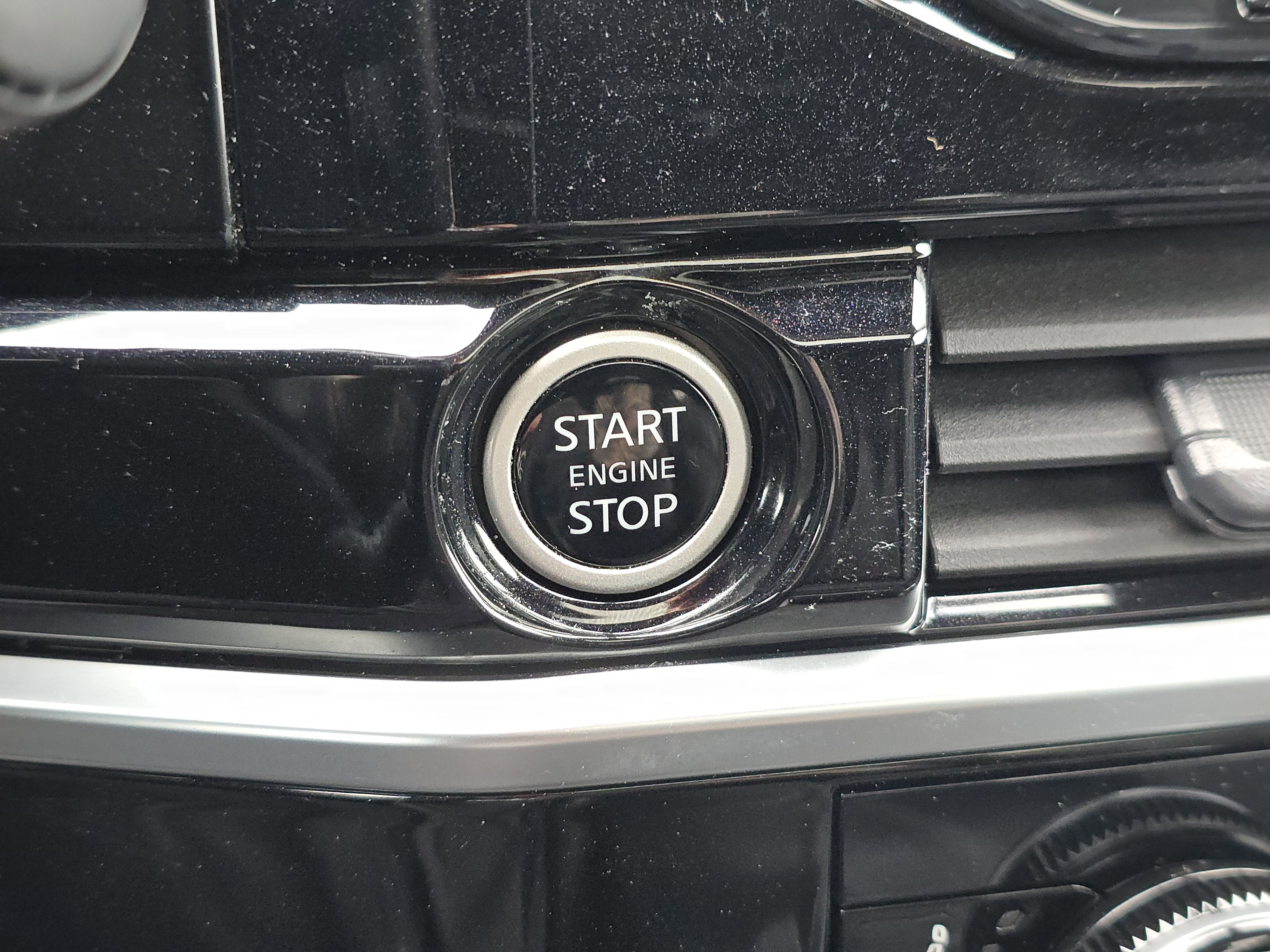 Used 2024 Nissan Pathfinder Platinum image 25