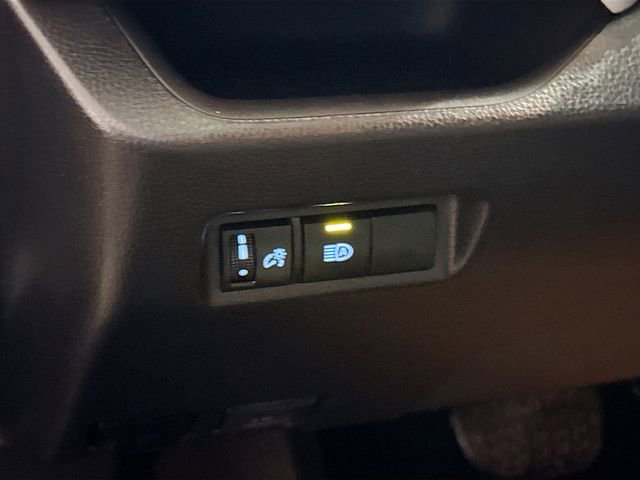 Used 2021 Toyota RAV4 XLE AWD/4WD image 11