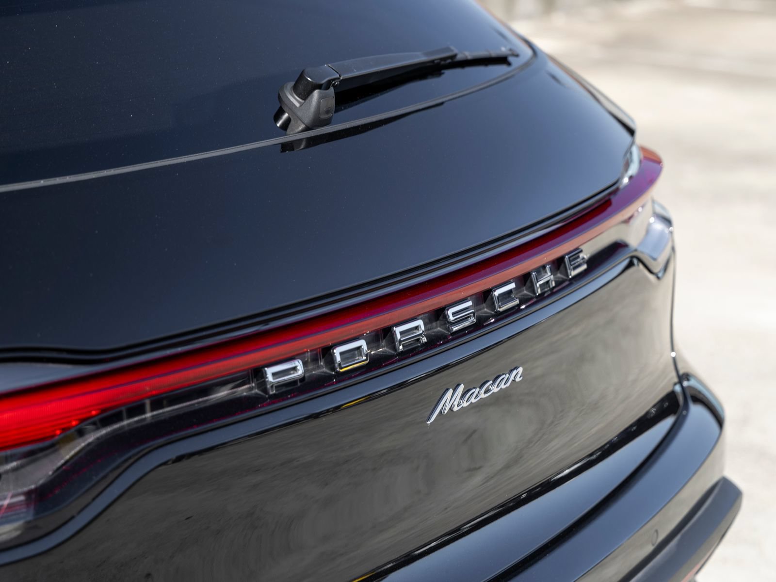 Certified 2023 Porsche Macan AWD/4WD image 19