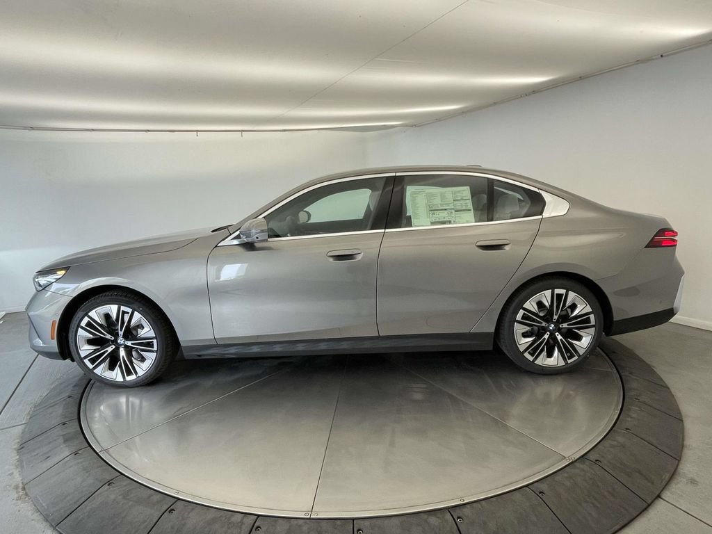 New 2027 BMW 530i xDrive AWD/4WD image 2