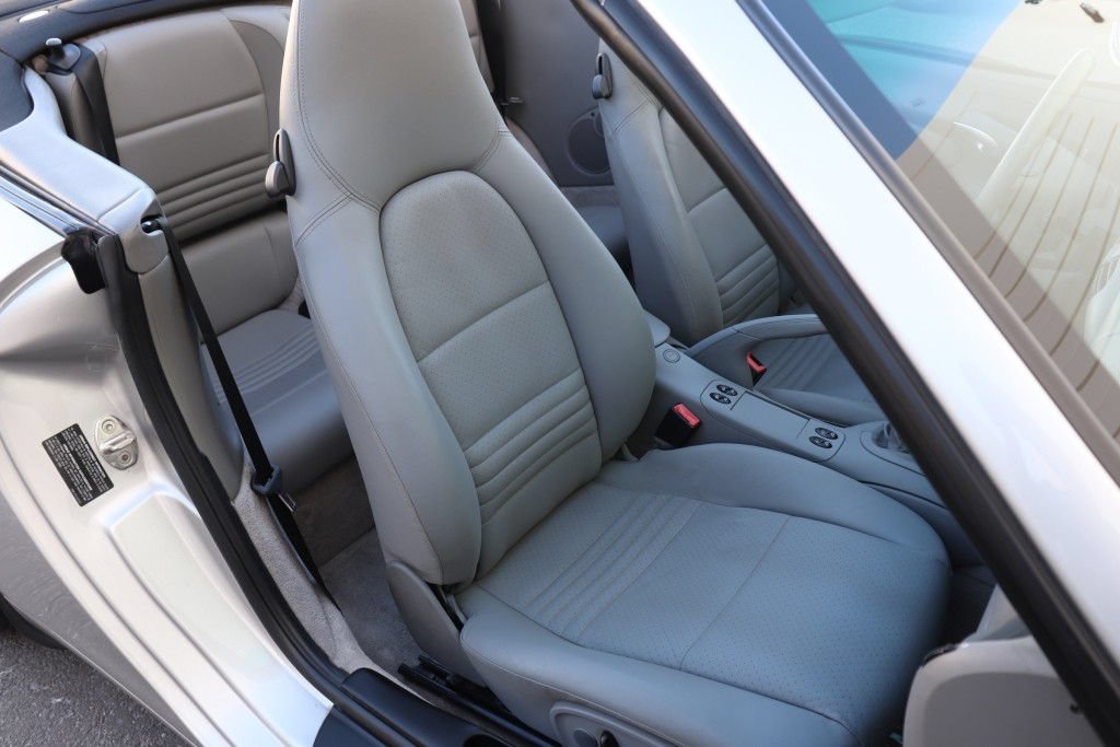 Used 2000 Porsche 911 Cabriolet image 31