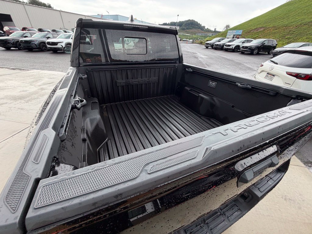 Used 2024 Toyota Tacoma SR5 AWD/4WD image 9
