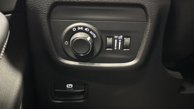 Certified 2023 Jeep Grand Cherokee Laredo image 28