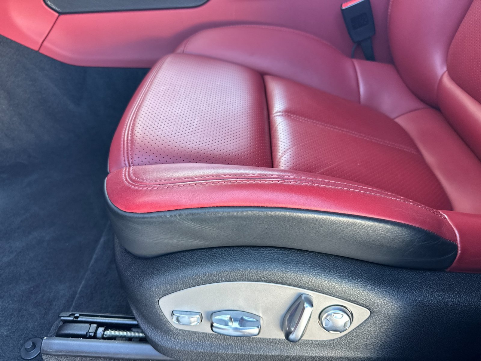 Certified 2023 Porsche Macan AWD/4WD image 14
