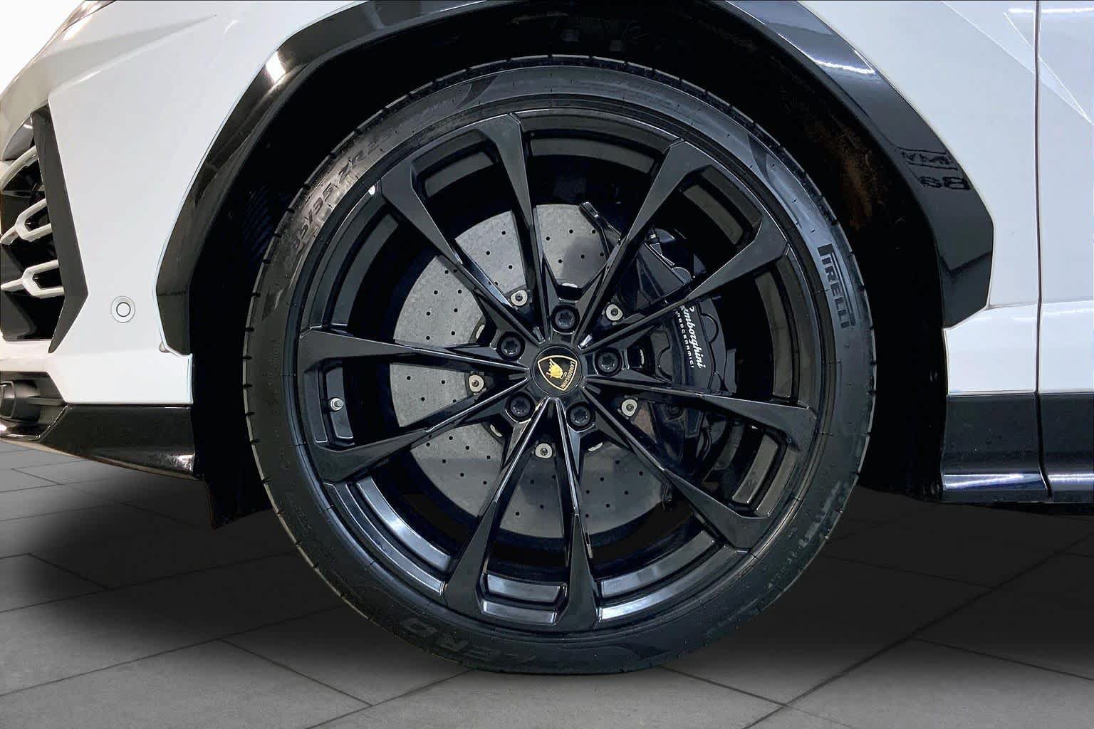 Used 2020 Lamborghini Urus AWD/4WD image 10