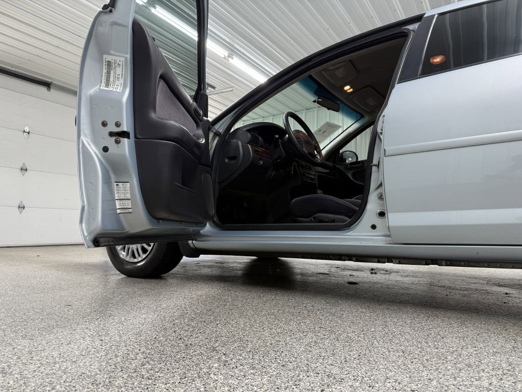 Used 2002 Chrysler Sebring LX image 8