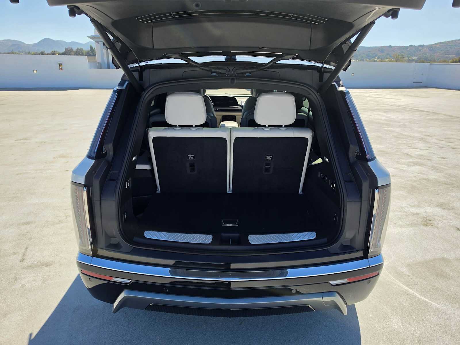 New 2027 Cadillac Vistiq Luxury AWD/4WD image 16