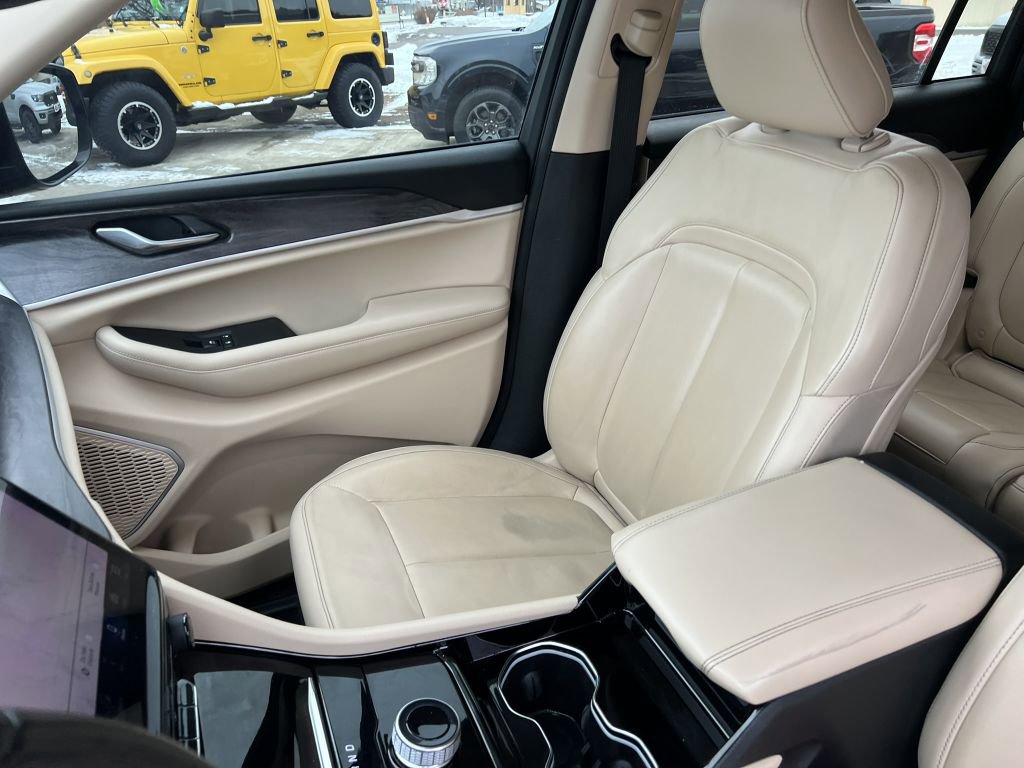 Used 2022 Jeep Grand Cherokee L Limited image 13