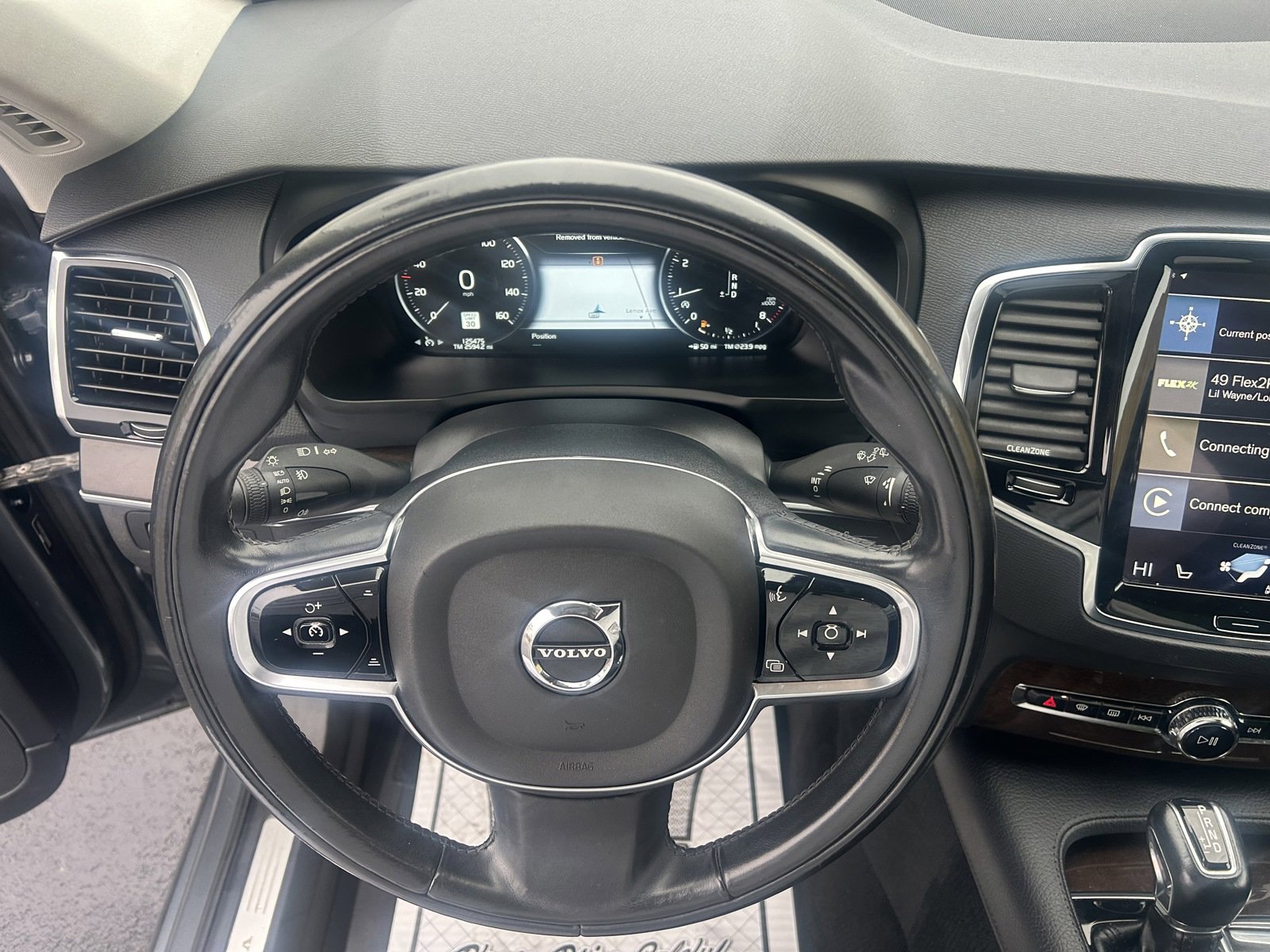 Used 2016 Volvo XC90 T6 Momentum w/ Momentum Plus Package AWD/4WD image 13