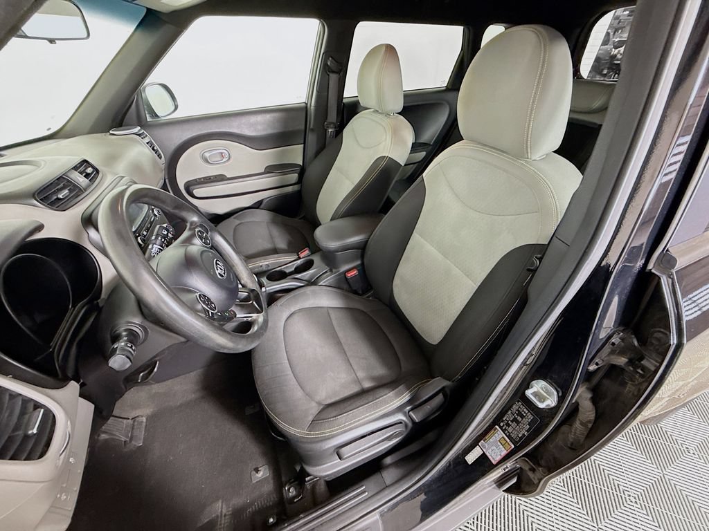 Used 2015 Kia Soul + FWD image 20