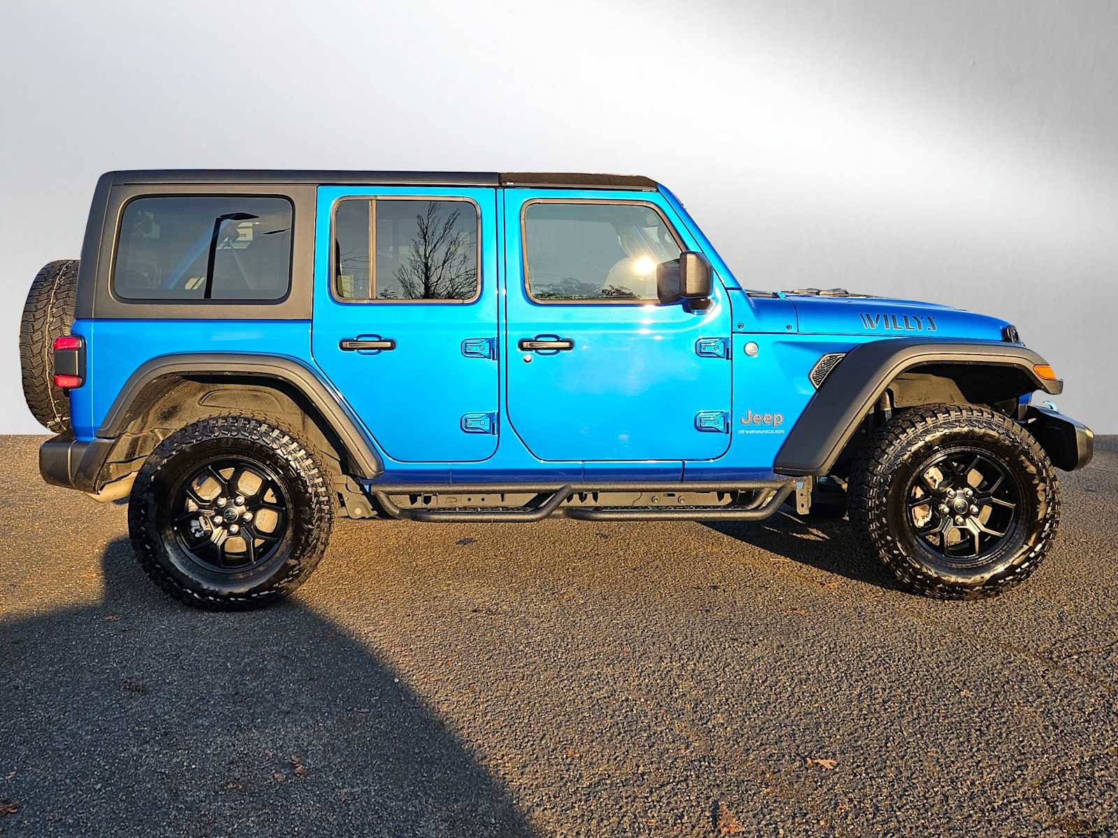 Used 2024 Jeep Wrangler Willys image 2