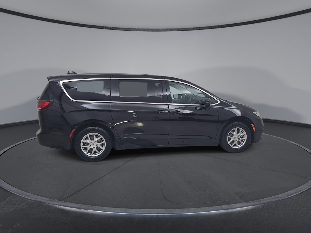Certified 2024 Chrysler Pacifica Touring-L FWD image 18