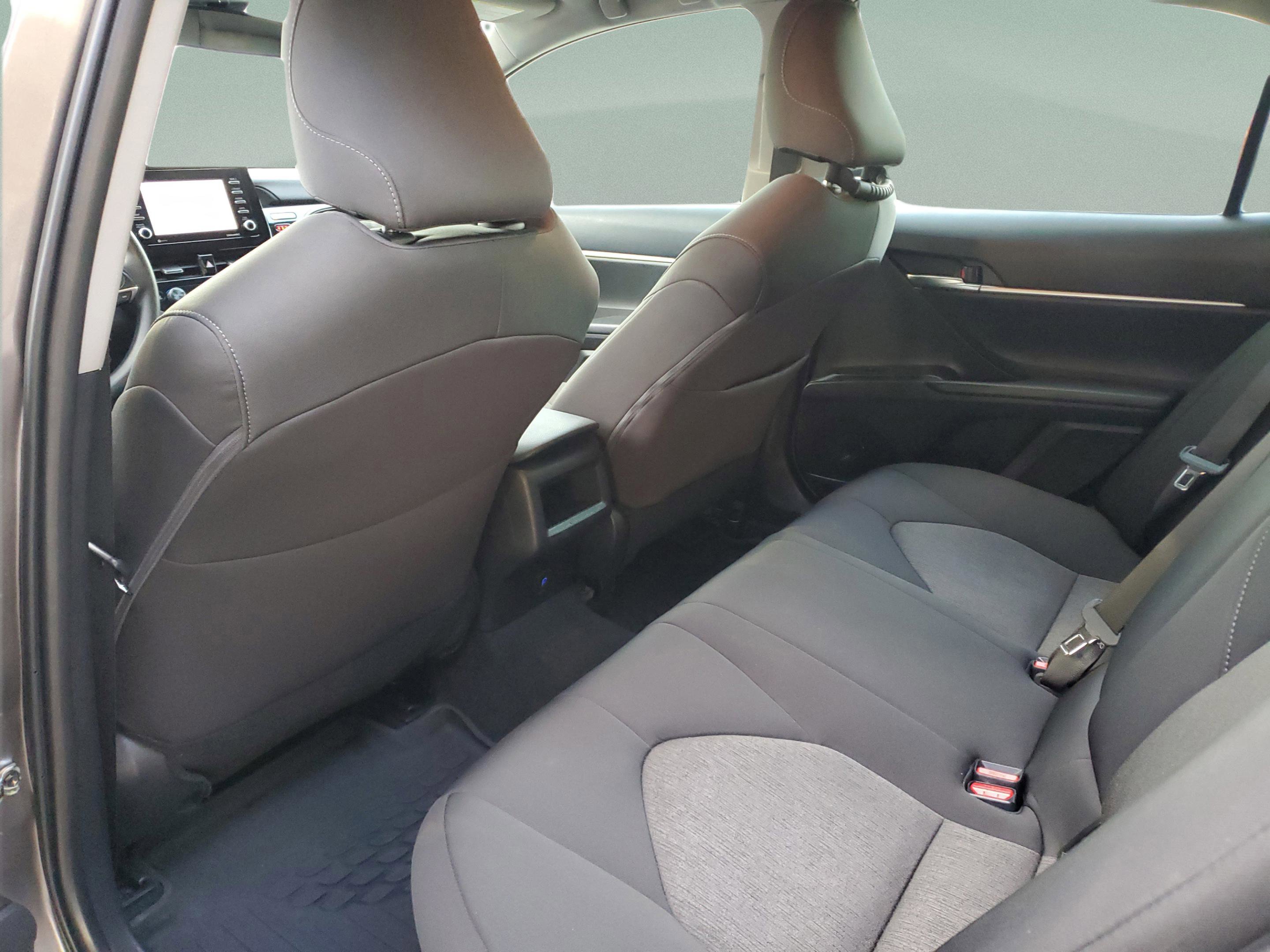 Used 2022 Toyota Camry LE image 7