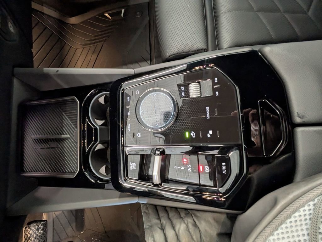 Certified 2025 BMW 530i xDrive w/ Premium Package image 27