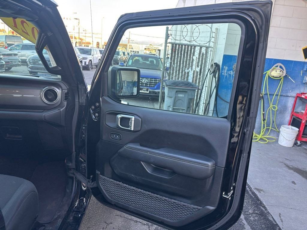 Used 2021 Jeep Gladiator Overland image 79