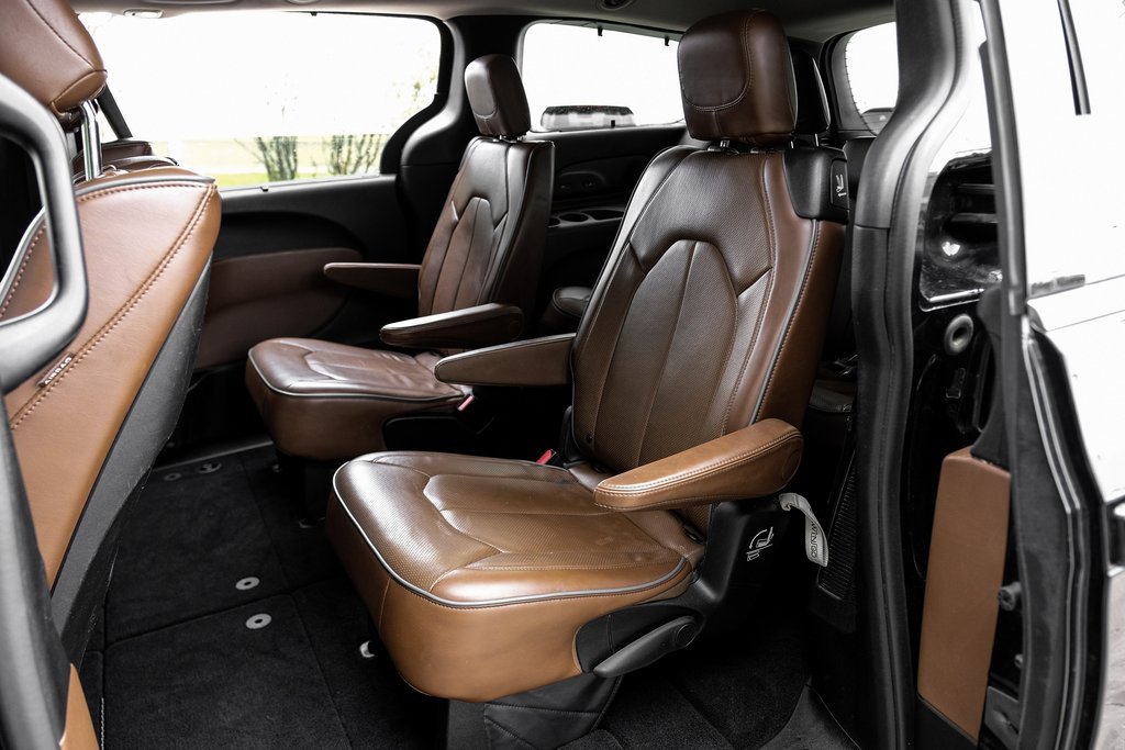 Used 2018 Chrysler Pacifica Limited image 55