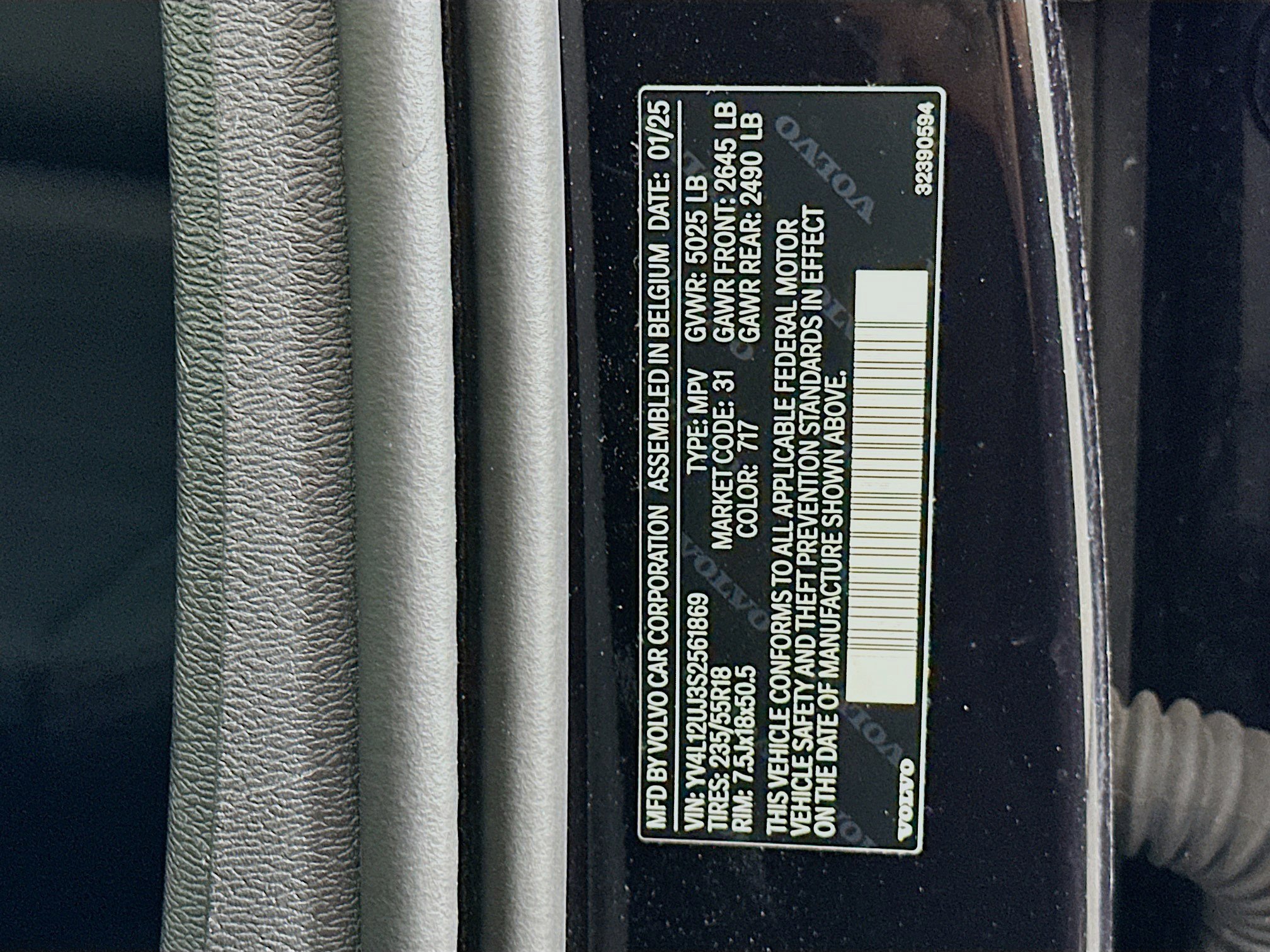 Used 2025 Volvo XC40 B5 Core image 12