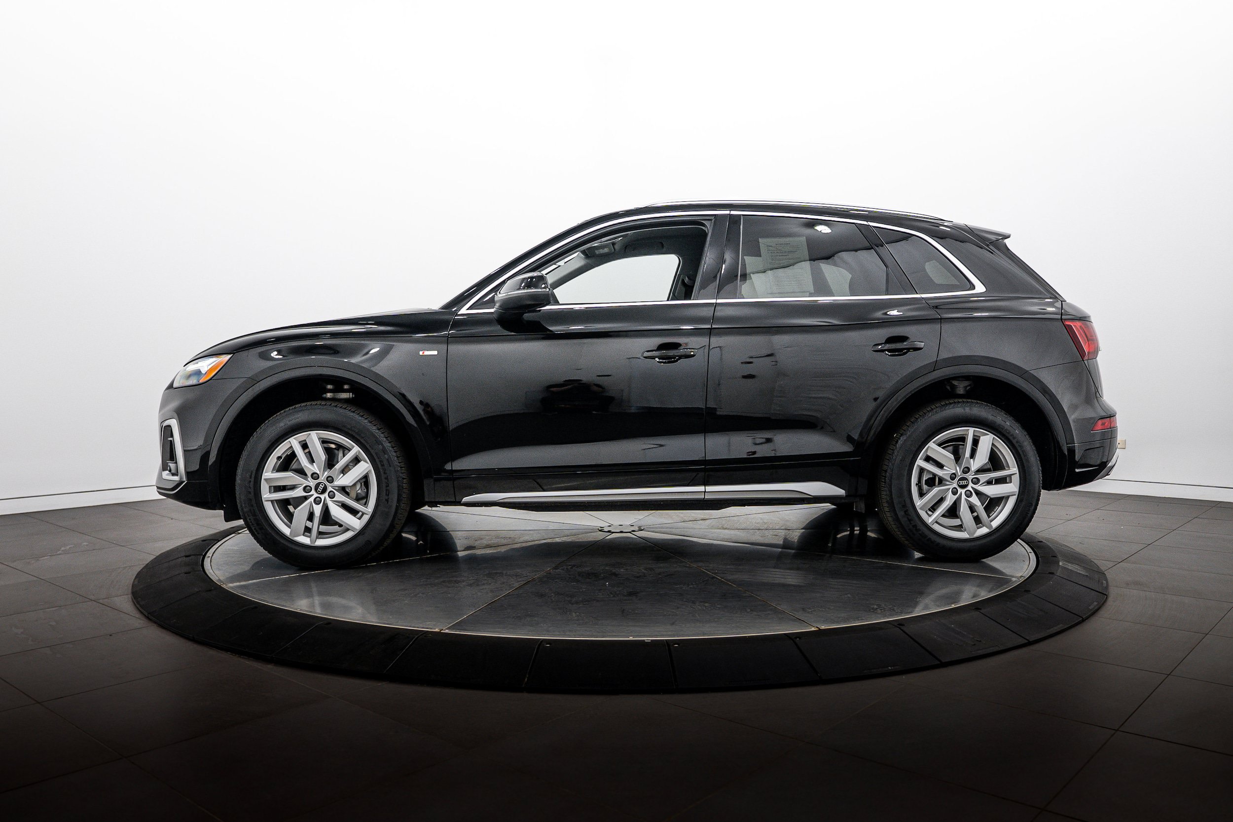 Certified 2023 Audi Q5 2.0T Premium w/ Convenience Package AWD/4WD image 7