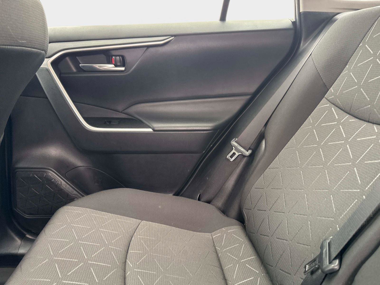 Used 2021 Toyota RAV4 XLE image 15