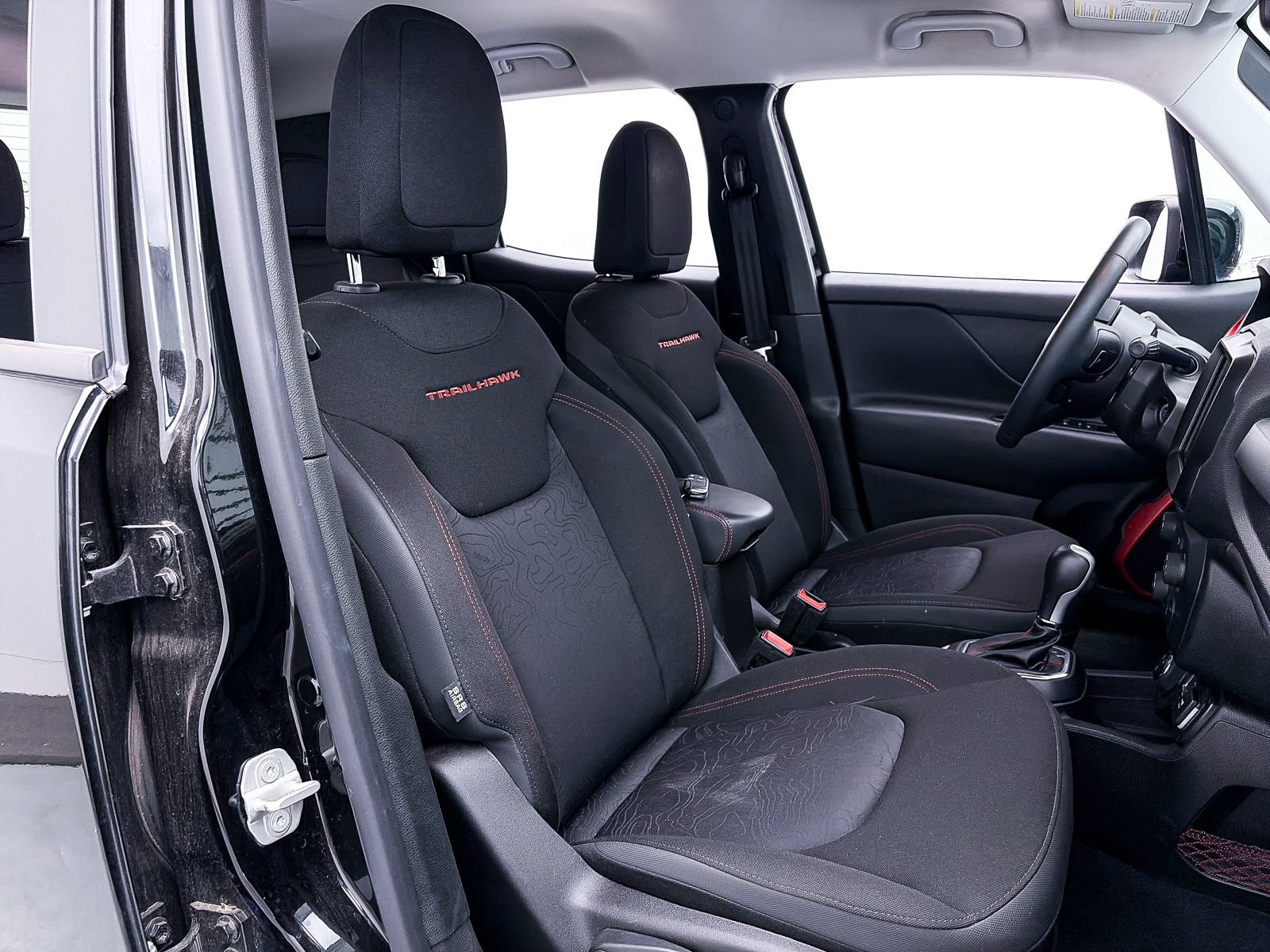 Used 2023 Jeep Renegade Trailhawk AWD/4WD image 32