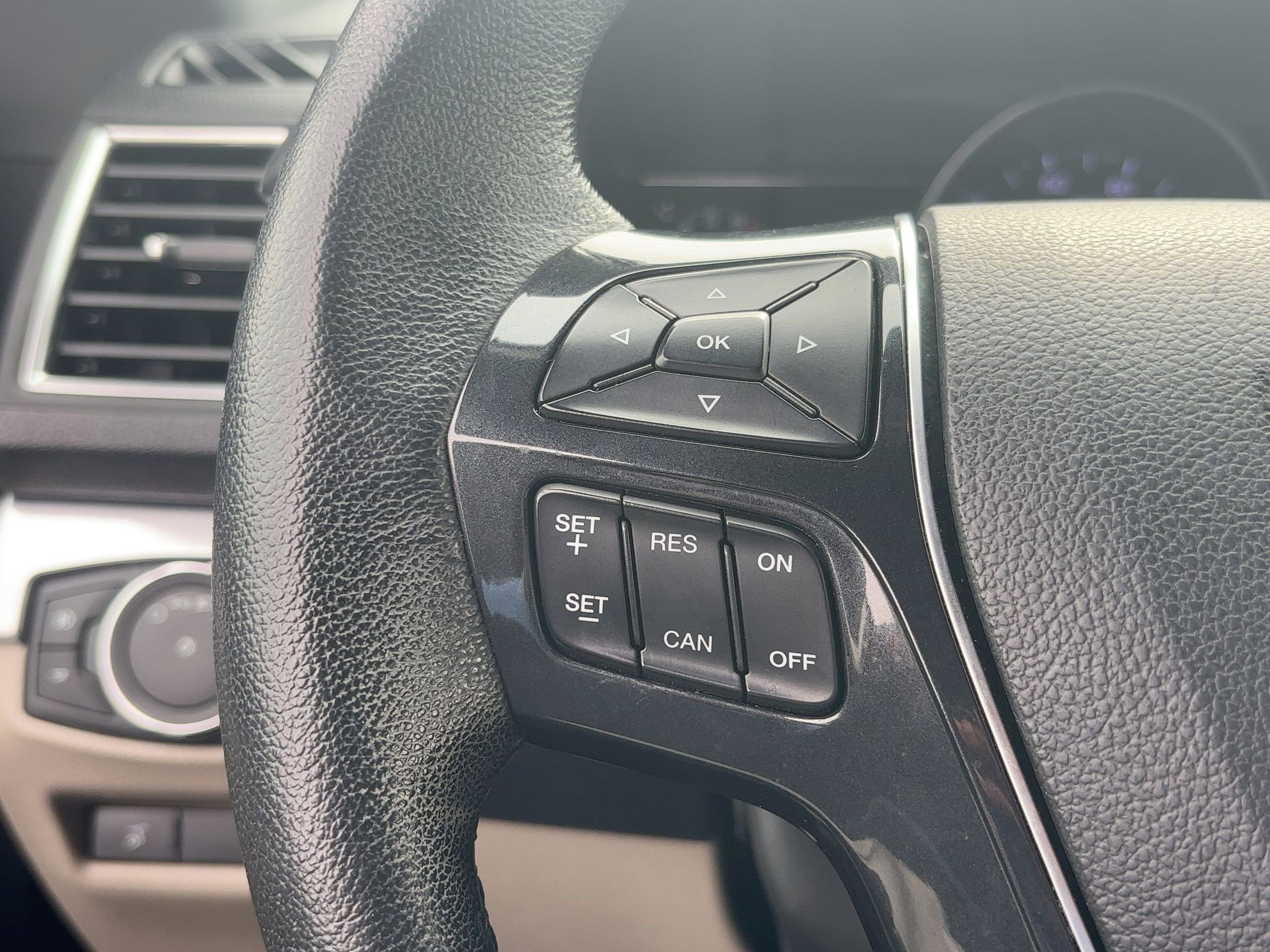 Used 2019 Ford Explorer Limited image 17