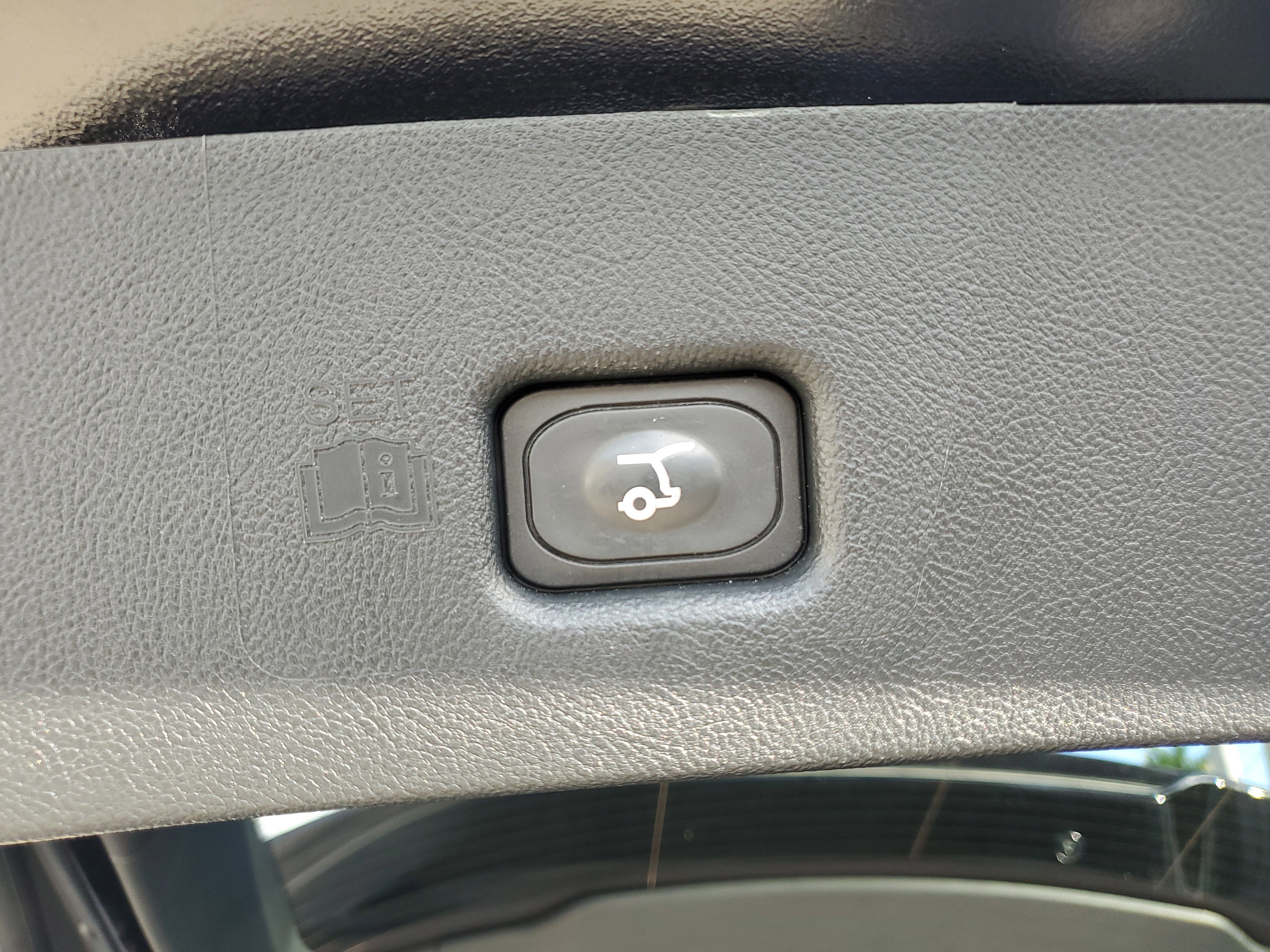 Certified 2022 Lincoln Nautilus Reserve w/ Equipment Group 201A image 9