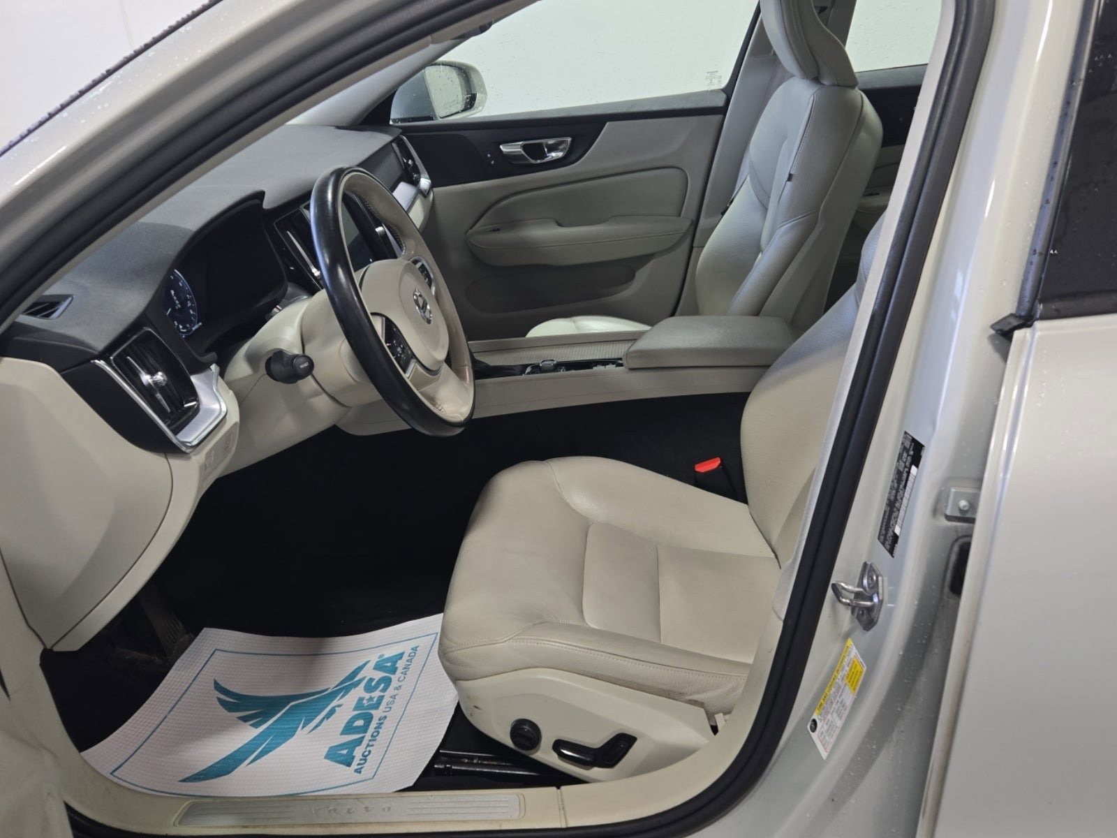 Used 2020 Volvo S60 T5 Momentum image 6