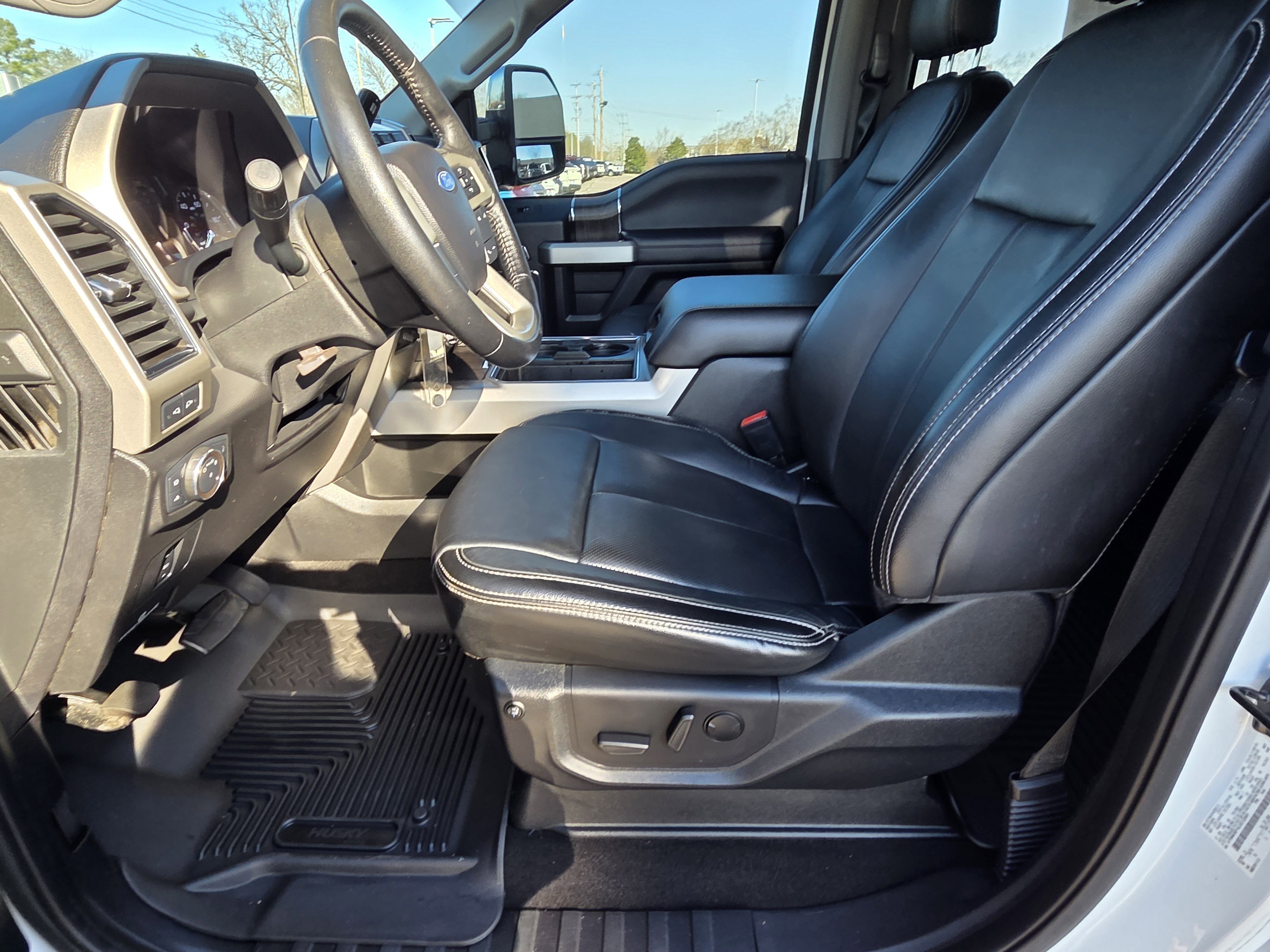 Used 2020 Ford F350 Lariat w/ Chrome Package image 10