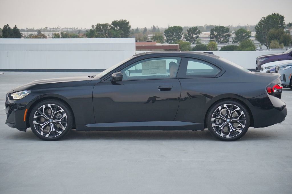 Used 2025 BMW 230i Coupe w/ Premium Package RWD image 4