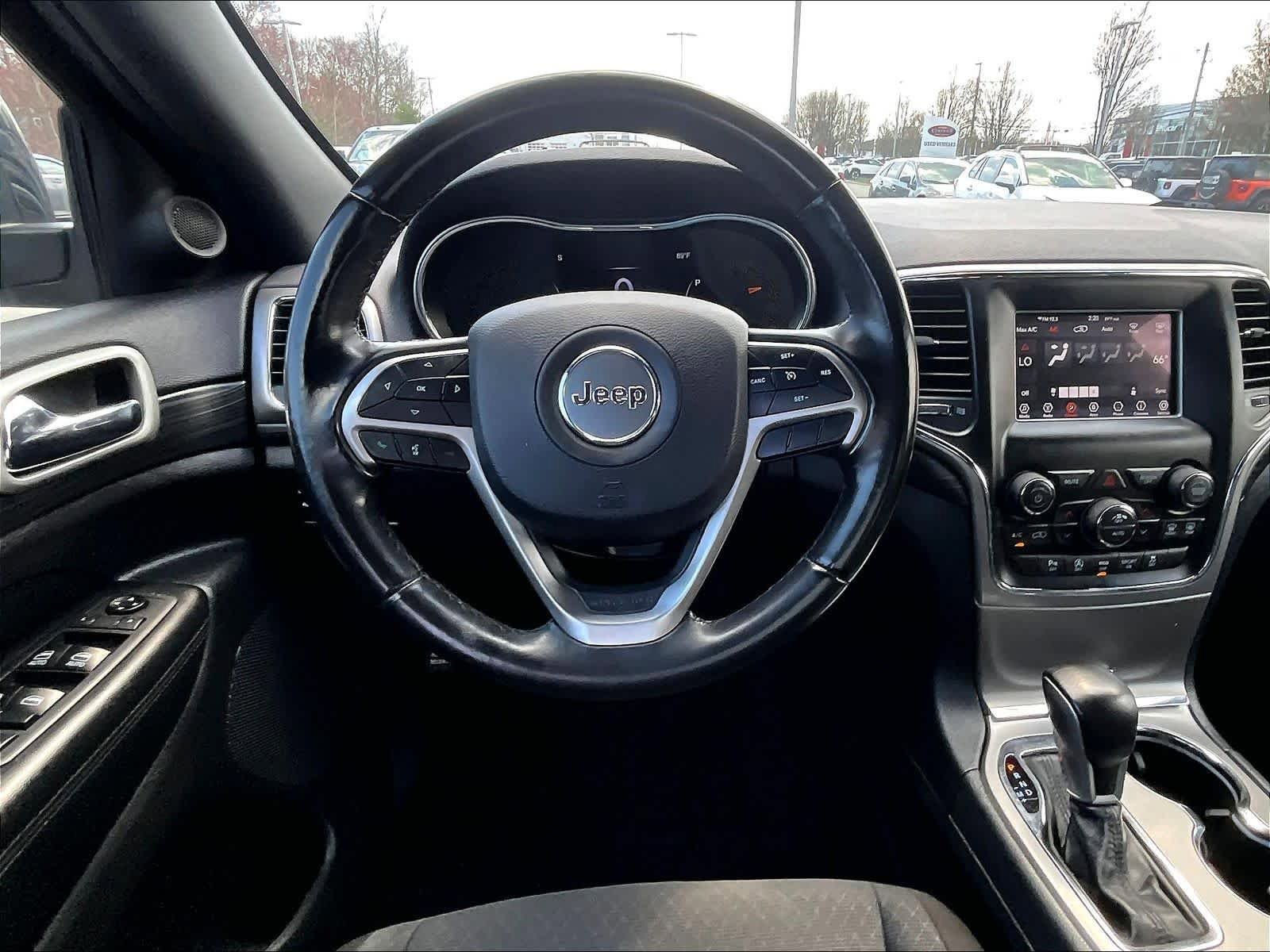 Used 2020 Jeep Grand Cherokee Laredo image 17
