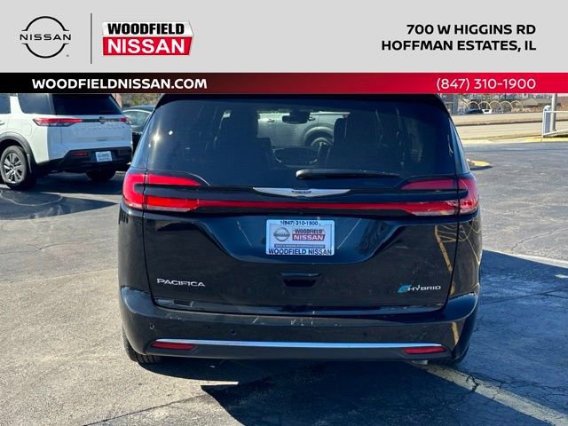 Used 2025 Chrysler Pacifica Select image 4