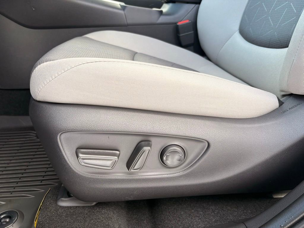 Used 2025 Toyota RAV4 XLE image 25