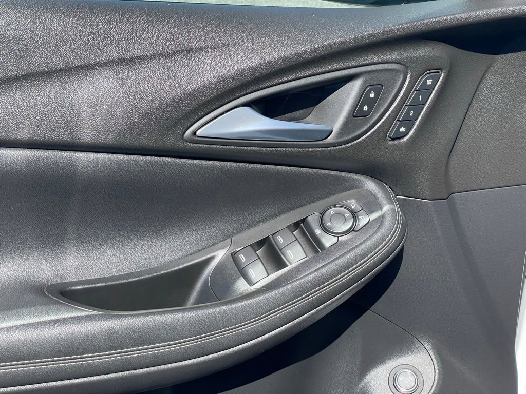 Used 2022 Buick Encore GX Essence FWD image 13