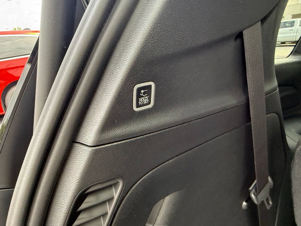 New 2027 Chrysler Pacifica Select FWD image 40