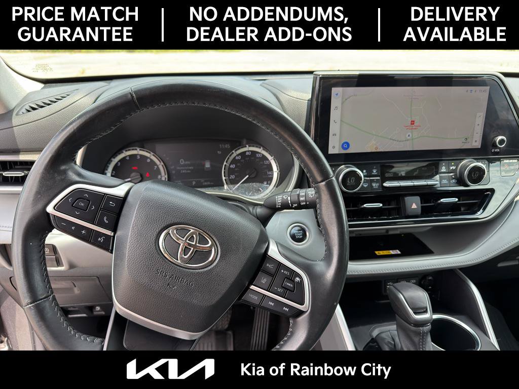 Used 2024 Toyota Highlander XLE FWD image 12